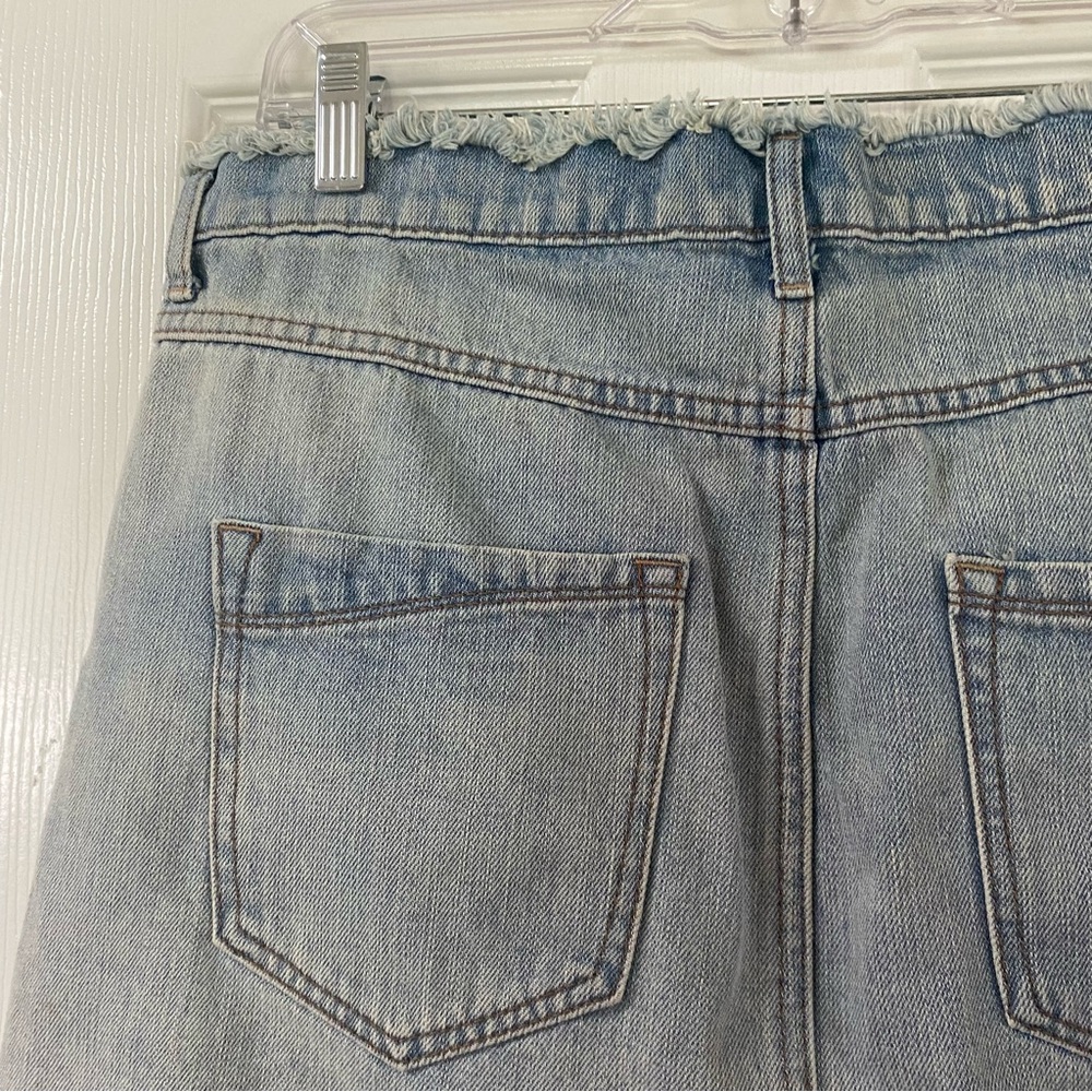 Express Straight Mini Mid Rise Distressed Light Wash Jean Denim Skirt Size 8 - Picture 11 of 14